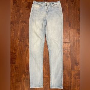 Women’s Tapered Light Jeans Size: 9